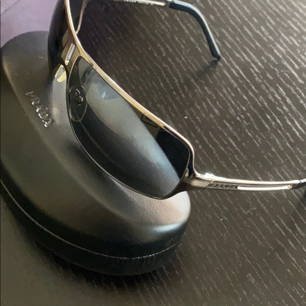 Prada sunglasses - Picture 2 of 6